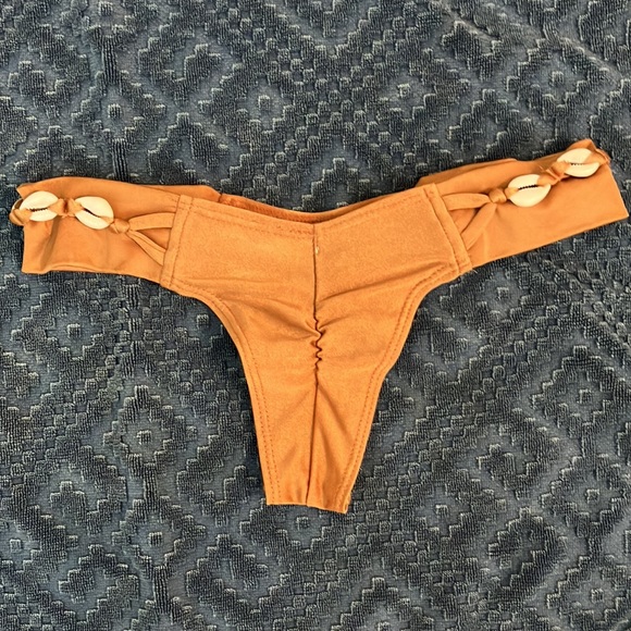 RARE Montce XS Puca Shell Uno Bottom - Picture 2 of 7